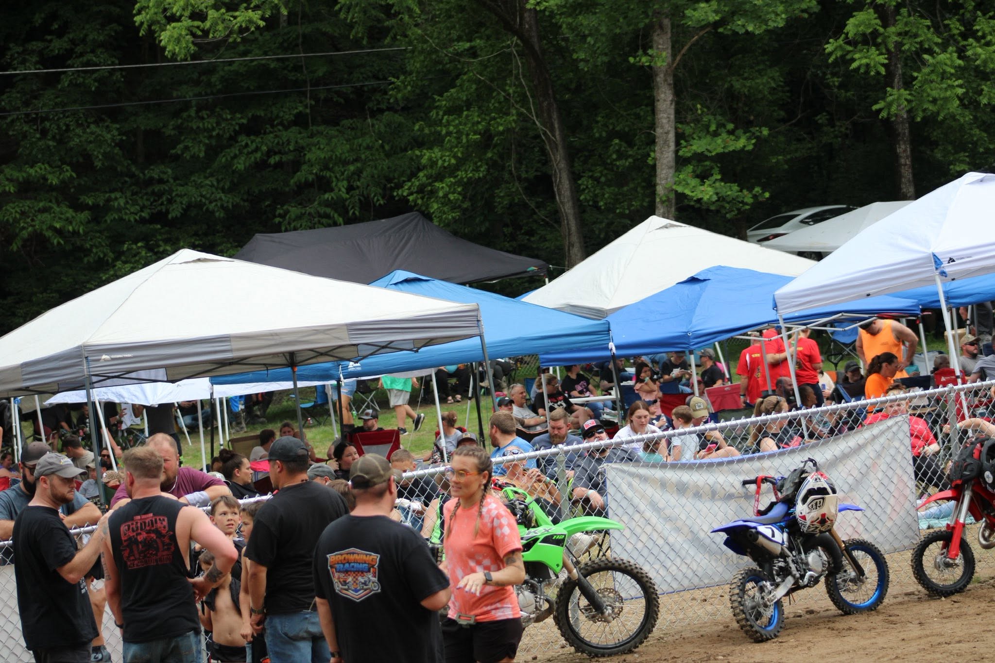Fans and race-day atmosphere at Moonshine Hillclimb